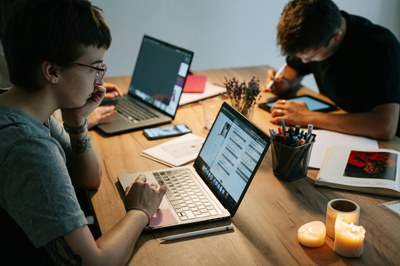 Estate, tempo di scelte. In Emilia-Romagna tornano i Summer Camp orientativi e Ragazze Digitali ER